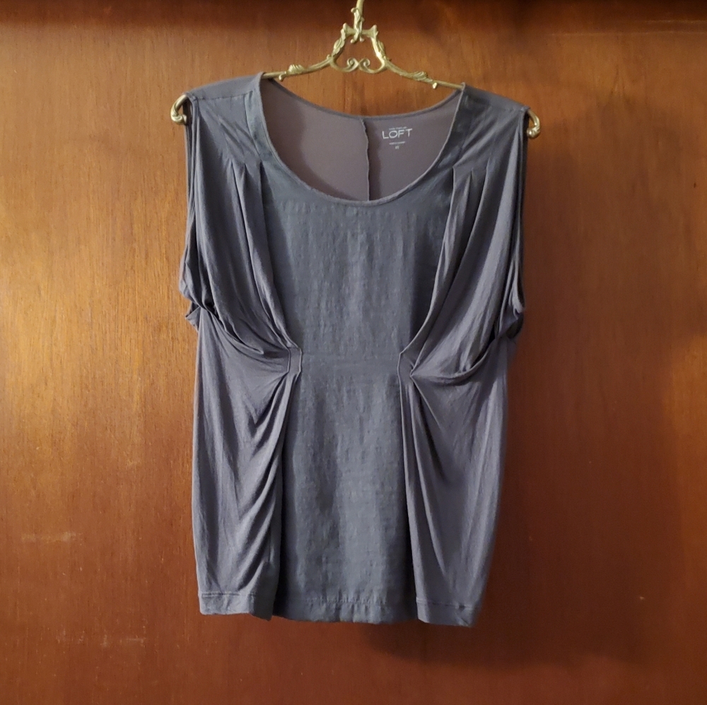 LOFT flowy gray top